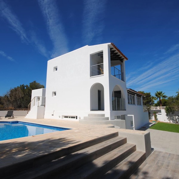 Modern Villa, Private Pool, close to the Beach & San Antonio Bay