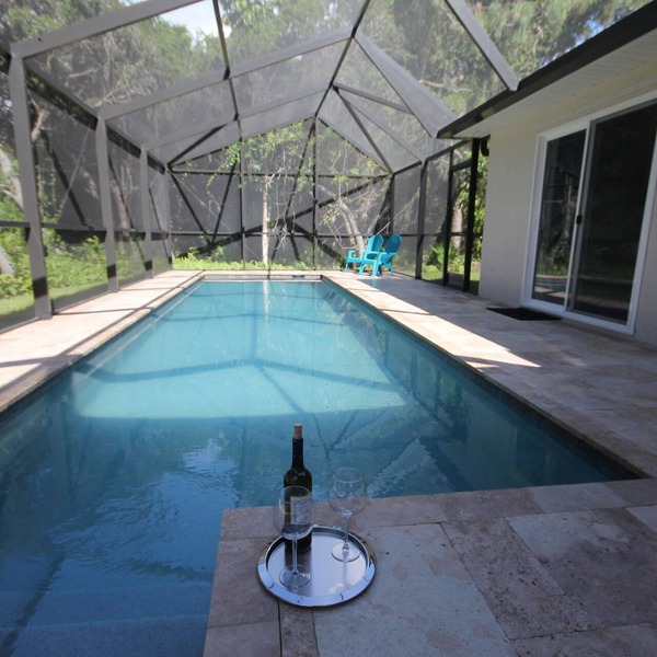 Modern villa with large pool! Free Wifi!