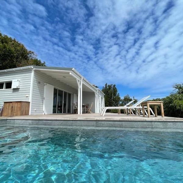 Modern villa with warmed pool - 5 min from the beach !n2 bedrooms on 2 levels.