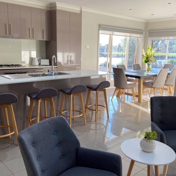 Modern waterfront luxury escape near Shepparton