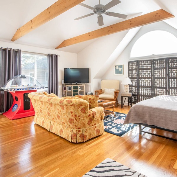Modern Wellfleet Studio Apartment Close to Beaches, Ponds, Trails, and Town