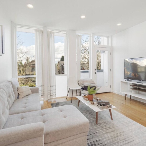 Modern West Seattle 1BR, Rooftop + Walk to Beach