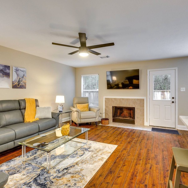 Modern Woodlands Townhome w/Spacious Yard & Patio