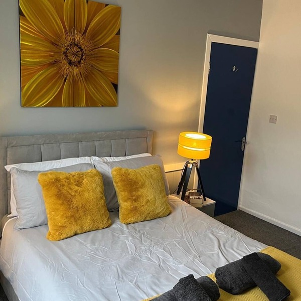 Modernised 4bed stay-away-home in Runcorn sleeps 7