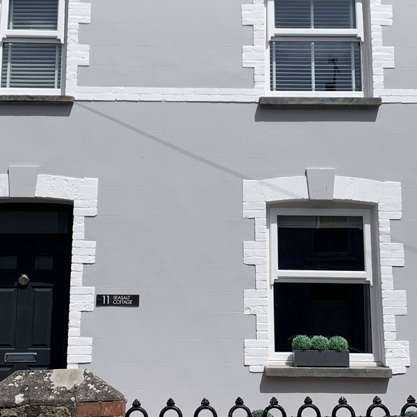 Modernised traditional cottage, Sleeps 5,short walk to beaches, town, amenities