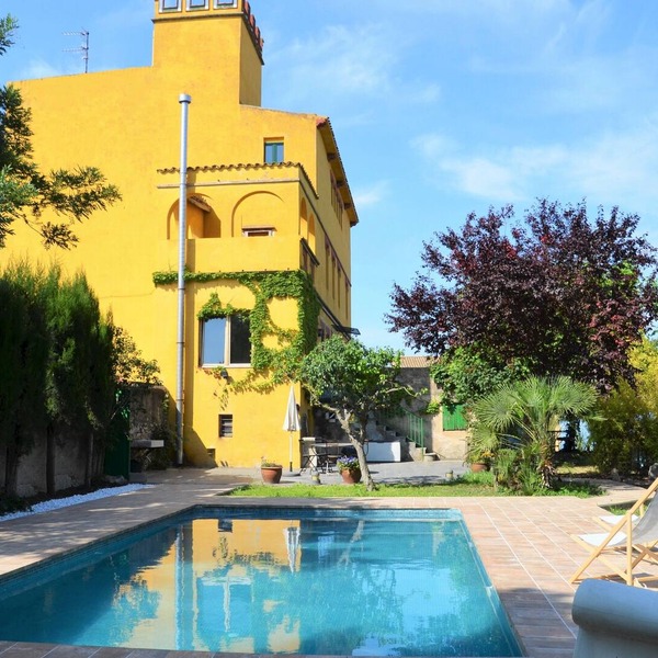Modernistic huge holiday home with outstanding garden and great location