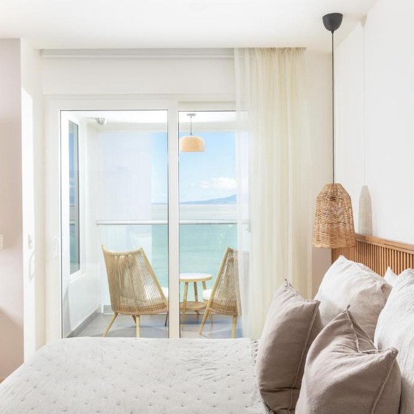 Moikkarentals Beachfront Studio Harbor171 PV