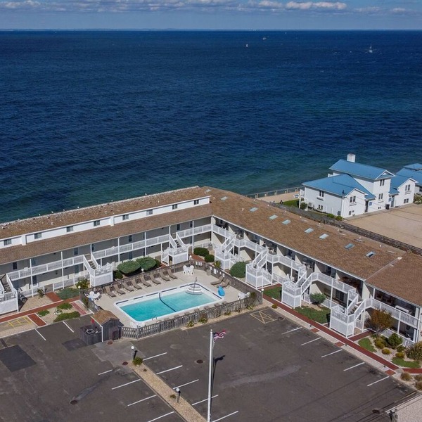 MONTAUK Condo ~ Stunning Sunsets & the Sea at your Doorstep