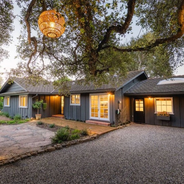 Montecito Cottage in Hedgerow Walk to Miramar