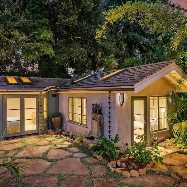 Montecito Beach Holiday - Tropical Coastal Cottage within Walking Distance to Miramar Beach