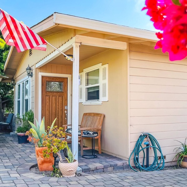 Monterey County Seaside, Bungalow minutes from the Ocean !