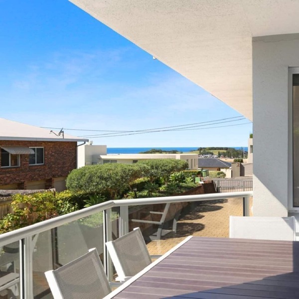 MOON GLOW| Views, Short walk to beach | Accom Holidays
