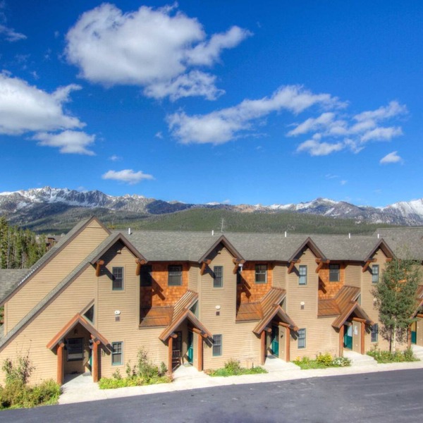 MoonlightBasin Multilevel Luxury Chalet, Hot Tub, 2 Decks, Outdoor seating,Views