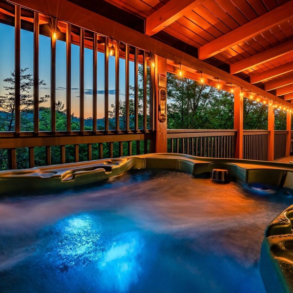 Mooseberry Ridge✅️2 Mstr Bdrm suites*Fast WIFI*Game Rm*Hot-Tub*Seasonal Pool