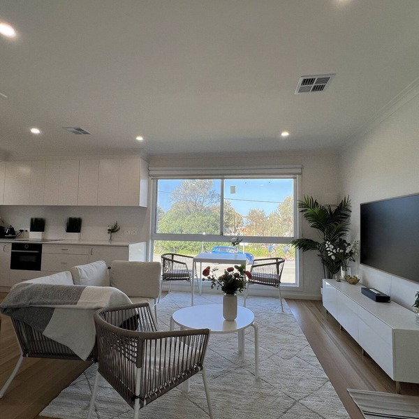 Mordialloc Fully Renovated Beachfront Oasis: Right across from the beach!
