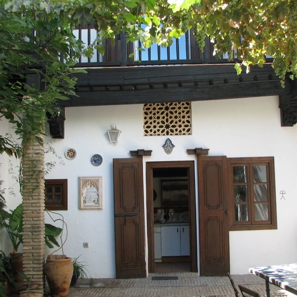 MORISCA DE LA LUNA HOUSE IN GRANADA. PATIO AND GARDEN.
