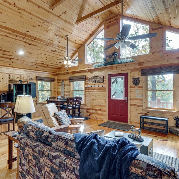 Mount Haven Retreat : Escape With Screened Porch!