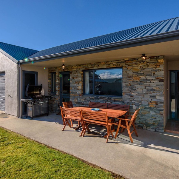 Mount Iron Magic - Wanaka Holiday Home
