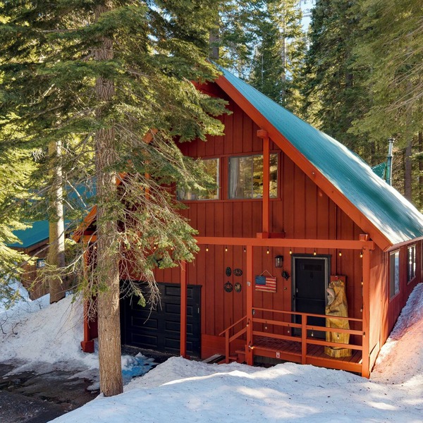 Mountain Cabin w/Fireplace, Balcony & Easy Ski Access | Bear Americana