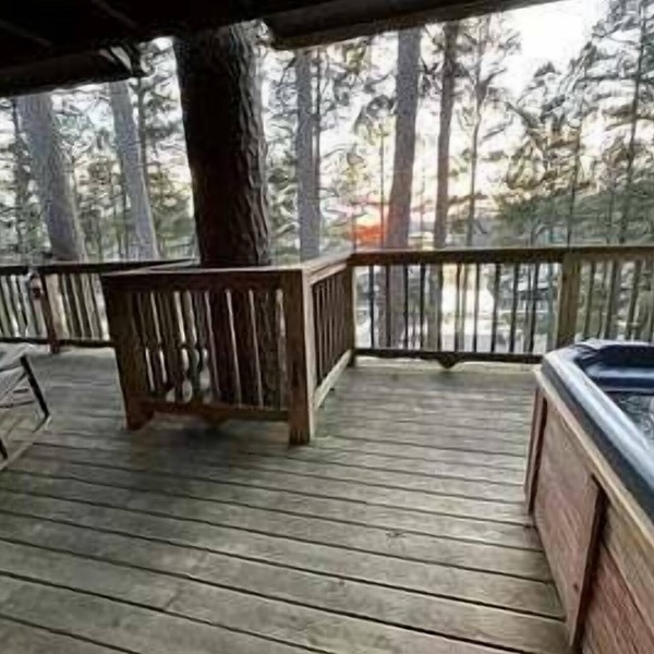 Mountain Harbor two bedroom Lodge cottage by RedAwning
