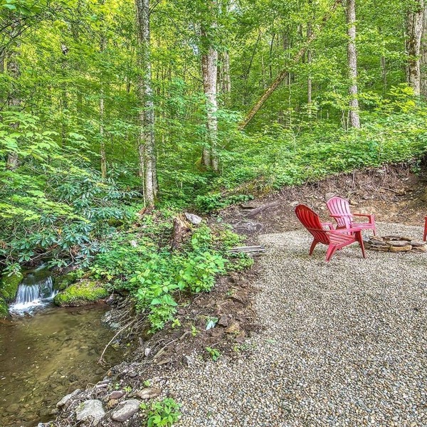 Mountain Magic-Peaceful, Cozy, Pet-Friendly Escape