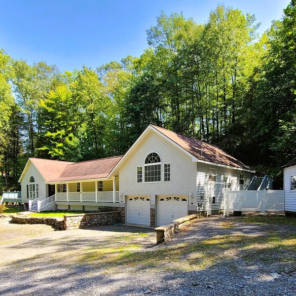 Mountain Ridge Retreat - Private & Peaceful Getaway. Family & Pet Friendly
