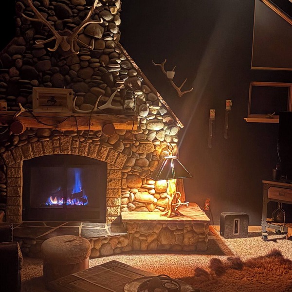 Mountain Rustic 4-bedroom house in Evergreen perfect for your getaway.