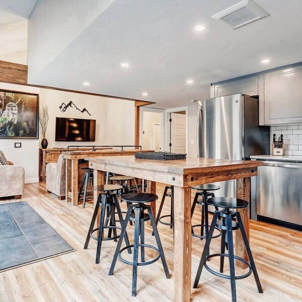 Mountain Townhouse with Heated Pool & Free Pass