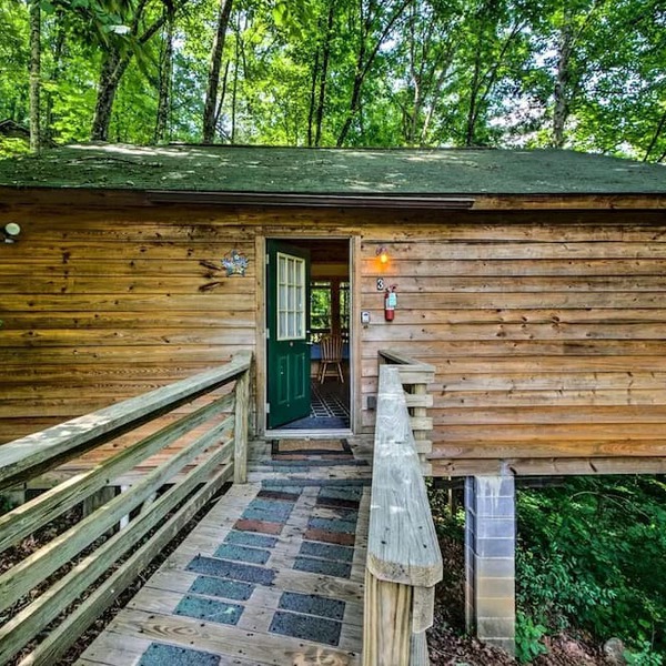 Mountain Tree Getaway on the Nantahala River in Bryson City, North Carolina