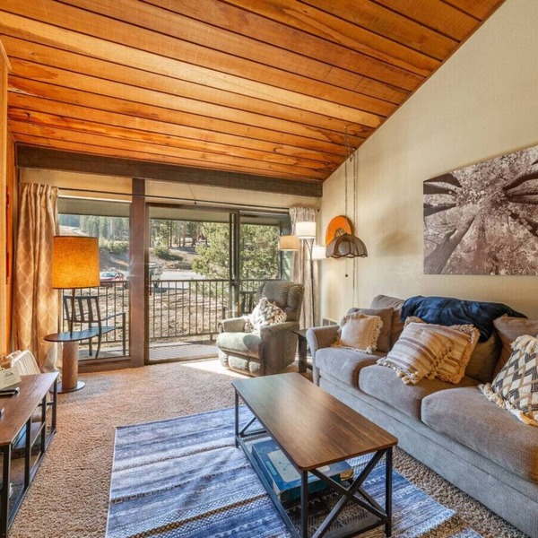 Mountain View Canyon Lodge Vintage Ski Condo 2/2