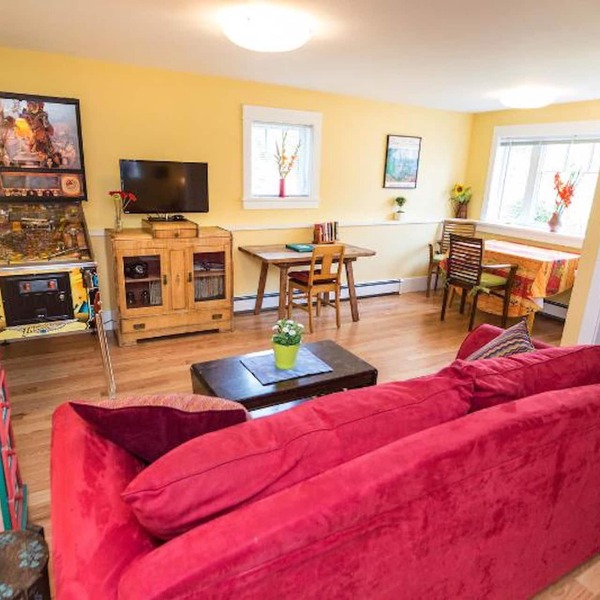 Mountain view; central in lovely area, 1 bedroom + sofa bed (in living area)