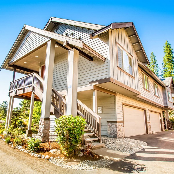Mountain view condo with balcony, fireplace, pool, hot tub, gym & tennis