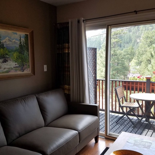 Mountain views, walk to downtown Estes, The Bunkhouse @ Old Man Mountain Studios