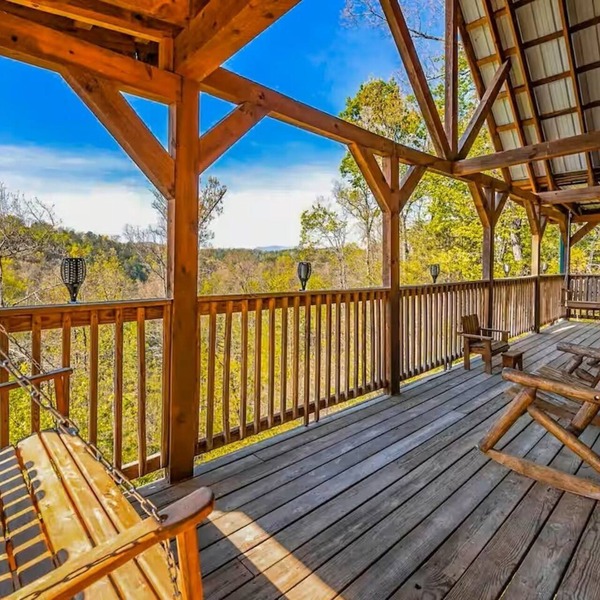 Mountainside Hideaway - Scenic Views & Game Room Fun