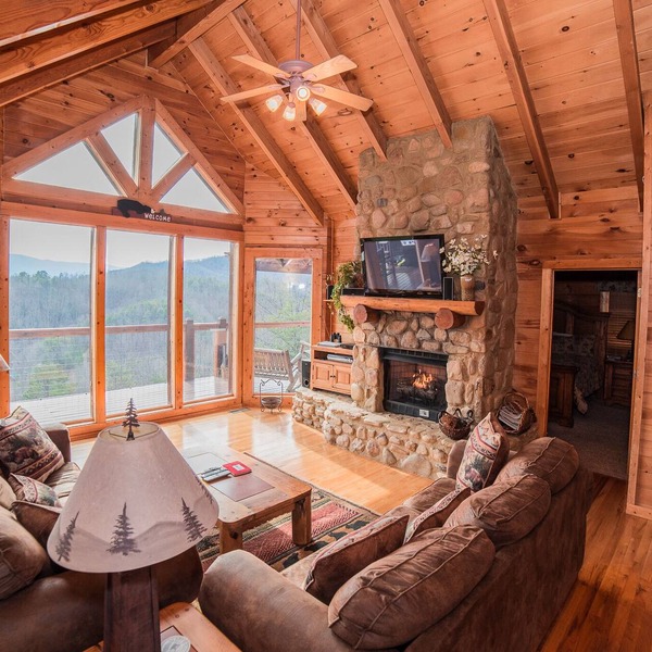 MOUNTAINTOP EXPERIENCE - Private Panoramic Views of the Great Smoky Mountains