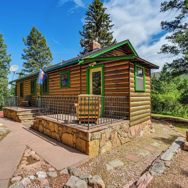 Mtn-View Cascade Cabin Near Garden of the Gods!