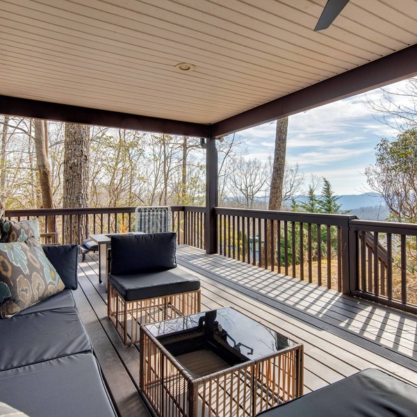 Mtn-view Deck! Modern Retreat Near Jump Off Rock