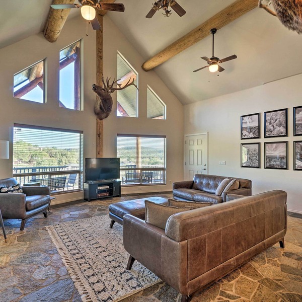 Mtn-View Gem w/Fire Pit & Deck in Payson