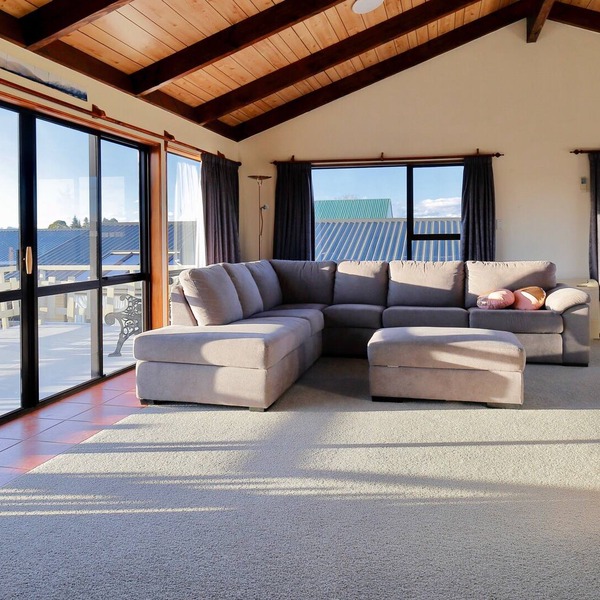 MURCHISON MOUNT VIEW - TE ANAU HOLIDAY HOME, with a garden in Te Anau