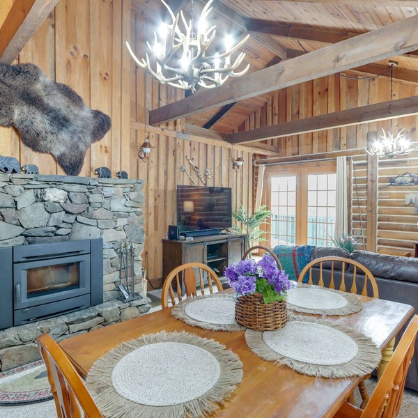 Murphy Cabin w/Views < 1 Mi to Hiwassee Lake!