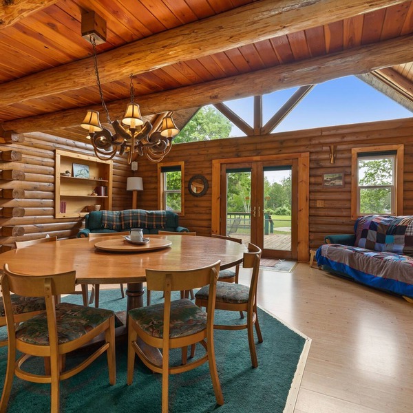 MUST SEE! 4.5 acre, 5 cabins, sleeps up to 20!