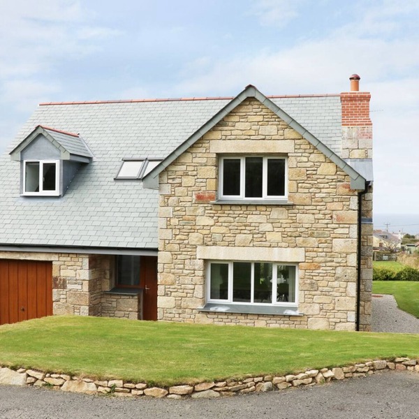 MYLES VIEW, pet friendly, country holiday cottage in Pendeen