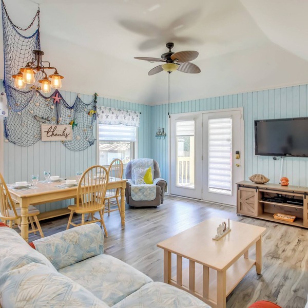 Myrtle Beach Cottage, Walk to Pools + Beach!