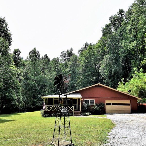 Natural Waterfall, Pond, and 2 1/2 acres of dog paradise!