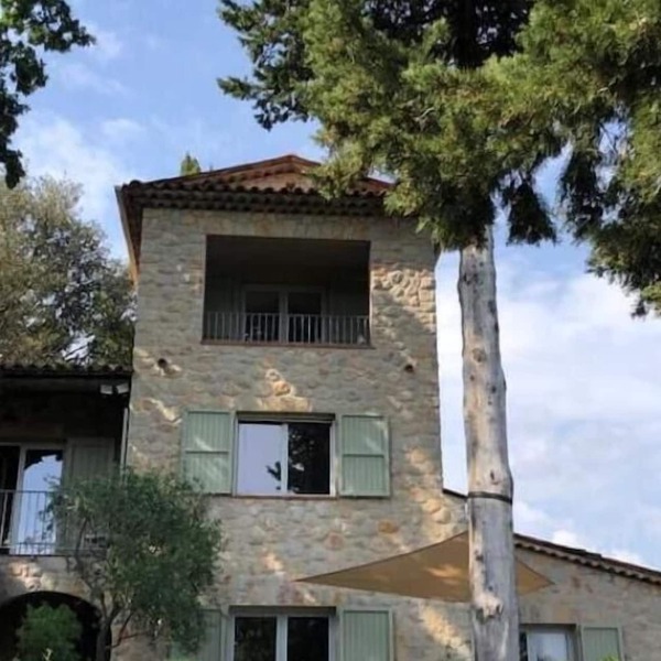 Nature, tranquillity & far-reaching views of the sea & coast of Cannes