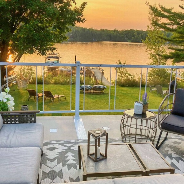 Navigable Lakefront Chalet