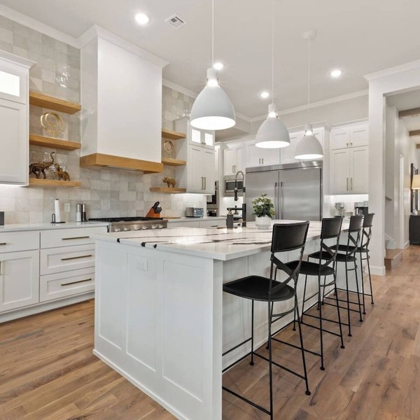 Near The Gathering Place | 5-BR Luxury Family Stay