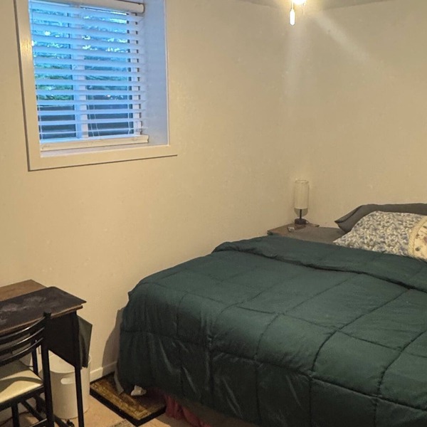 Need a nice room? 3 min walk to beach & 2 miles from town & separate entrance!