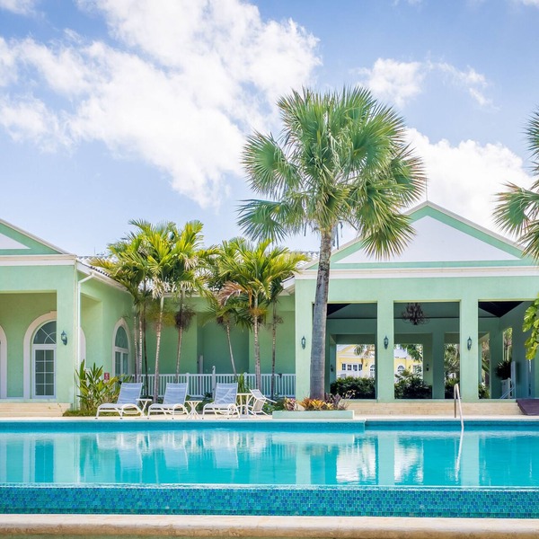 Negril Ocean Front, Beach, Pool Free Wifi, A/C, Outdoor Kitchen,Dining,Hot Tub.