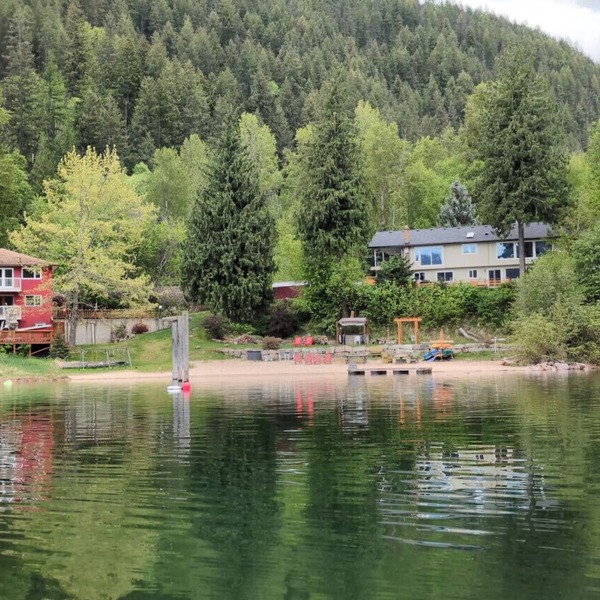 Nelson, What a view, 3 Queens, 2 Singles full kitchen, Beach front, Mountain Views